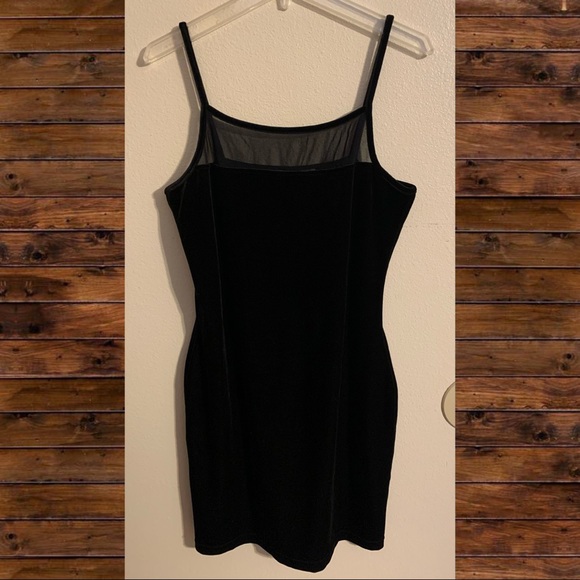 NEWPORT NEWS VELVET DRESS - Picture 2 of 3